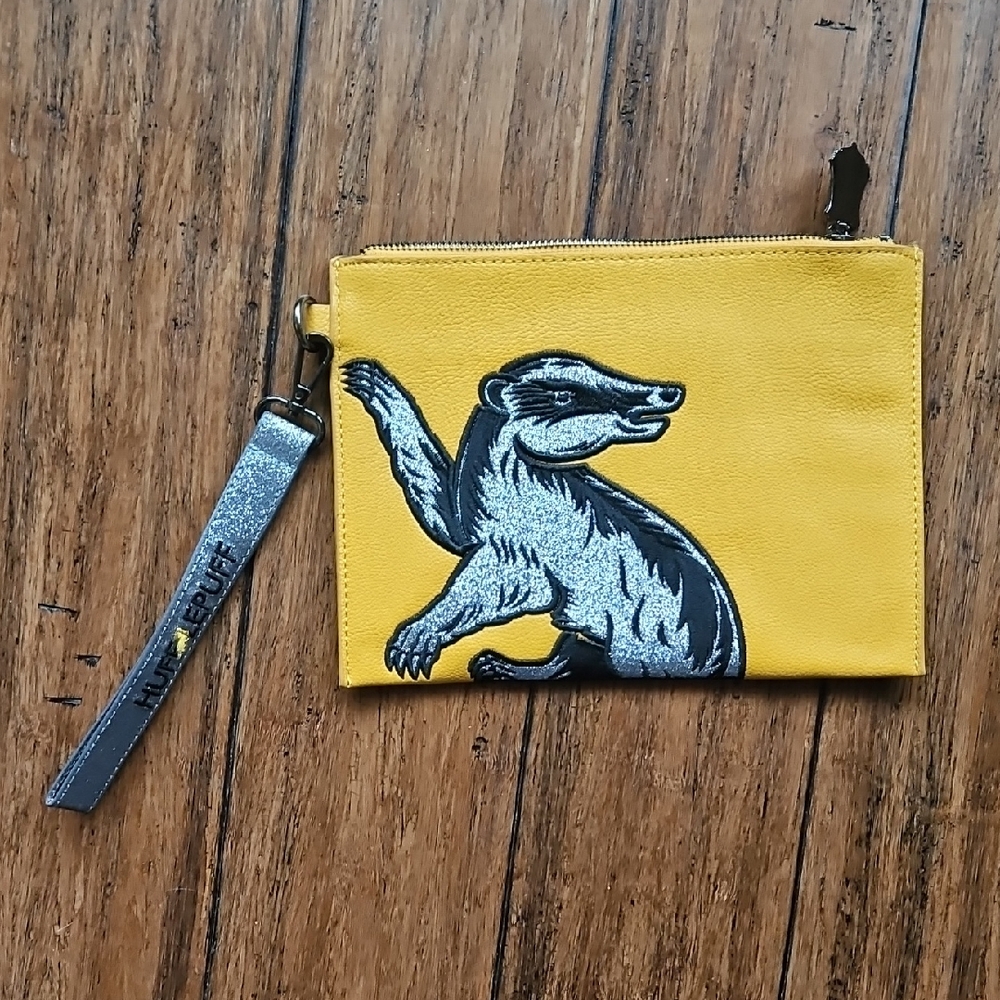 Danielle Nicole‎ Hufflepuff Clutch
